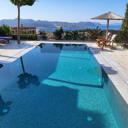 Stergiou Luxury Apartments With Shared Pool アナヴィソス エクステリア 写真