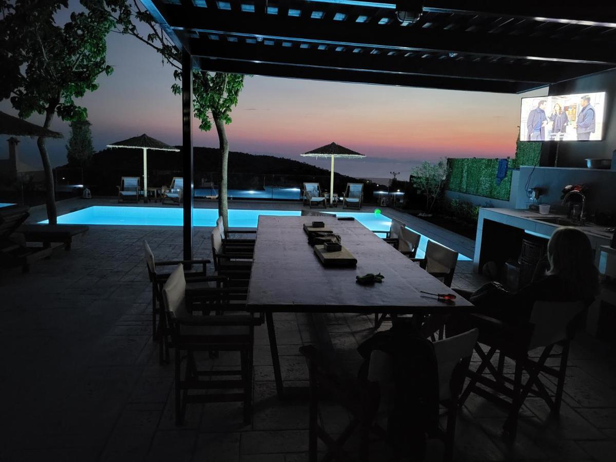 Stergiou Luxury Apartments With Shared Pool アナヴィソス エクステリア 写真