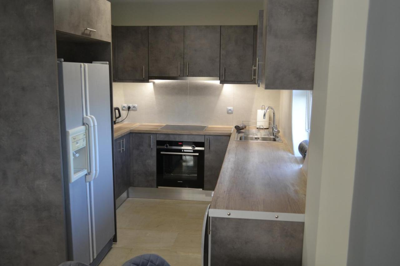 Stergiou Luxury Apartments With Shared Pool アナヴィソス エクステリア 写真