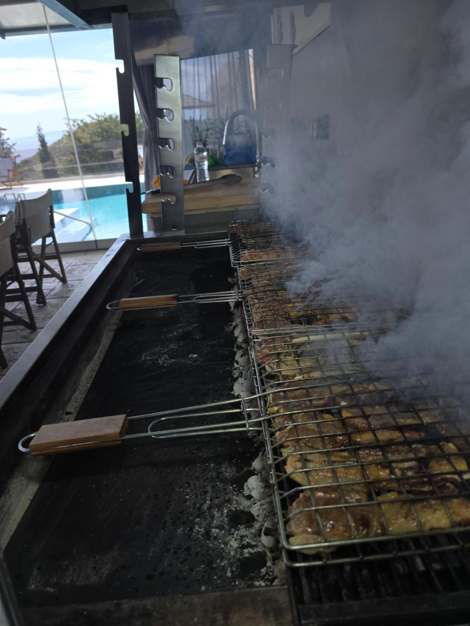 Stergiou Luxury Apartments With Shared Pool アナヴィソス エクステリア 写真